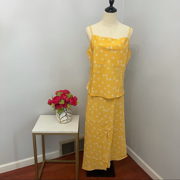 # Cute Matching Satin Top & Side Slit Skirt Set By MAUBY - Picture 4 of 15